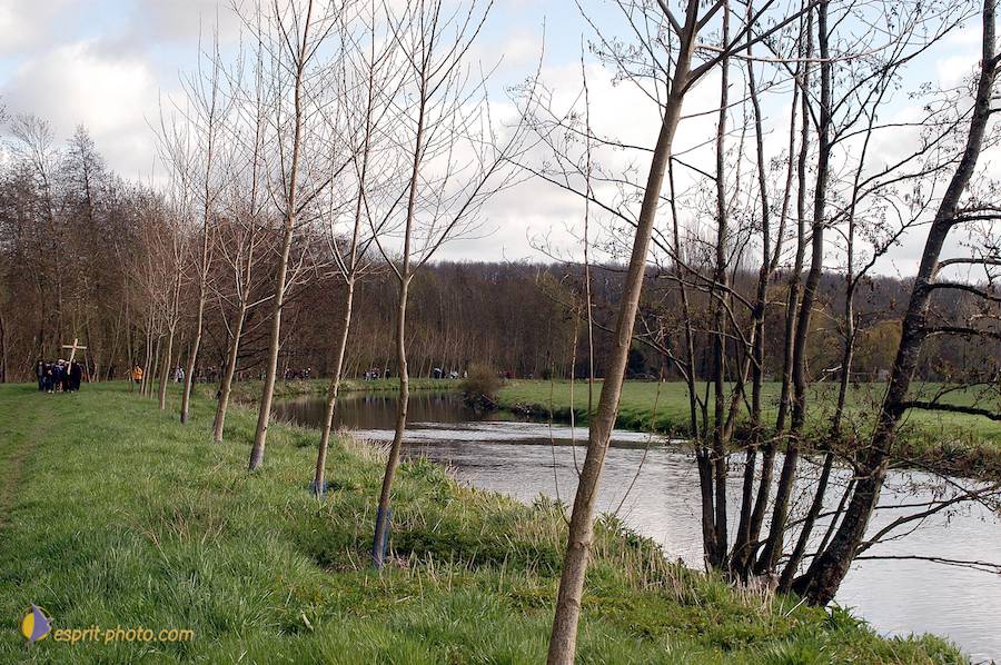 Nom de l'image : D1120223-01_(c)Norbert-JUNG — Description :  PËlerinage de Chartres 2004